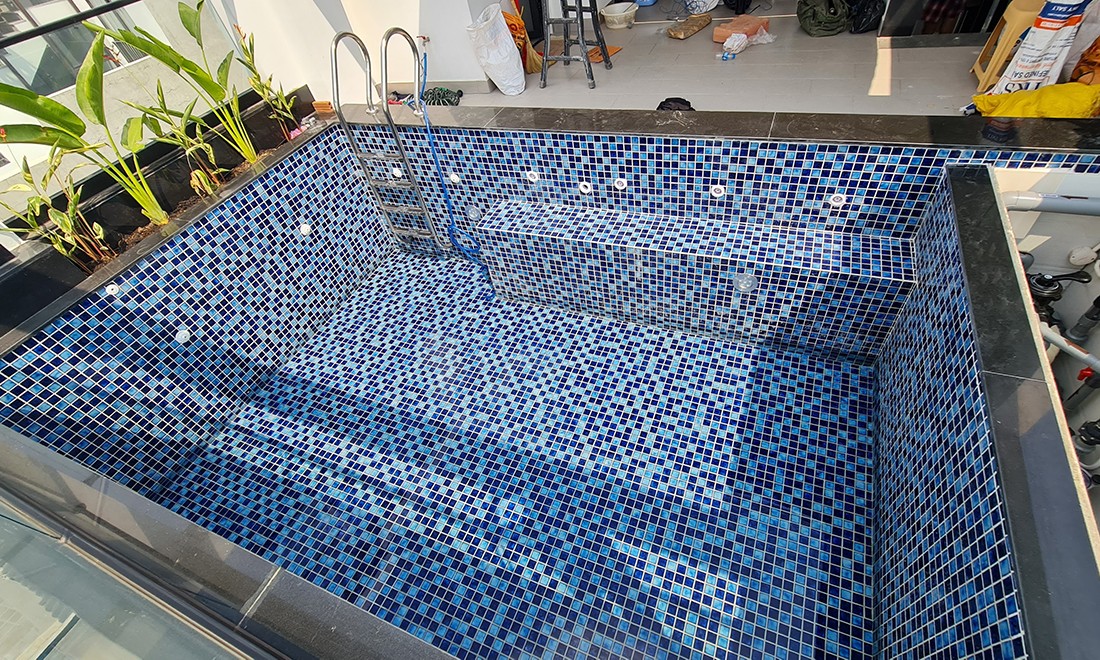 Hồ bơi chị Thảo - Nguyễn Cửu Vân