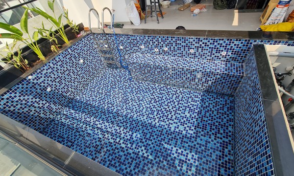 Hồ bơi chị Thảo - Nguyễn Cửu Vân