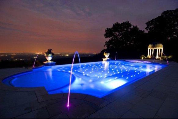 Đen led phun nước kết hợp đèn thả nổi bể bơi thật sang trọng và lãng mạn